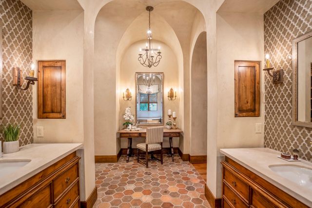15 N Badger Lodge Circle, Spring, TX 77389