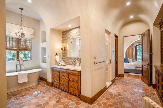15 N Badger Lodge Circle, Spring, TX 77389