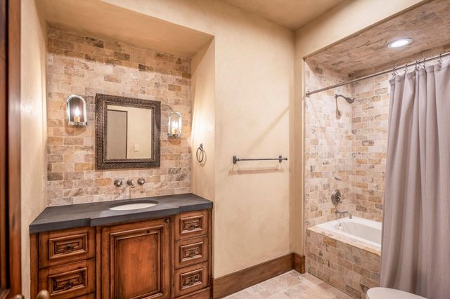 15 N Badger Lodge Circle, Spring, TX 77389