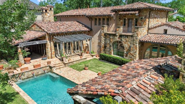 15 N Badger Lodge Circle, Spring, TX 77389