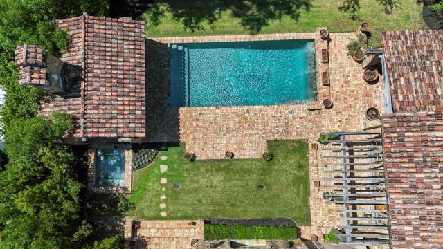 15 N Badger Lodge Circle, Spring, TX 77389