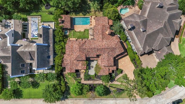 15 N Badger Lodge Circle, Spring, TX 77389