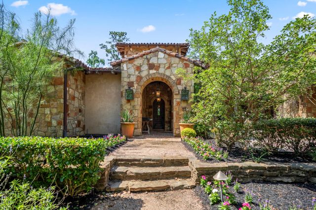 15 N Badger Lodge Circle, Spring, TX 77389