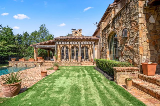 15 N Badger Lodge Circle, Spring, TX 77389