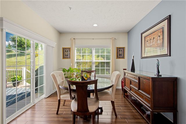 662 Freedom Dr, Collier Twp, PA 15106