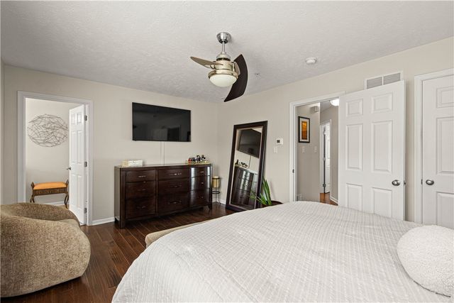 662 Freedom Dr, Collier Twp, PA 15106