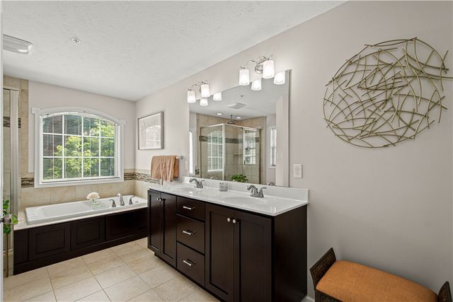 662 Freedom Dr, Collier Twp, PA 15106