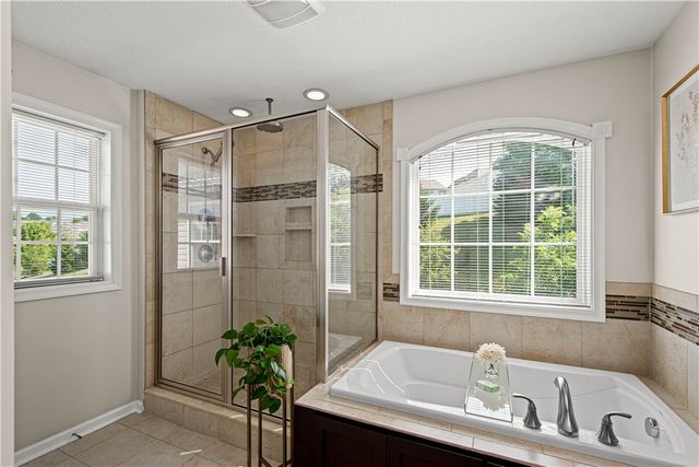 662 Freedom Dr, Collier Twp, PA 15106