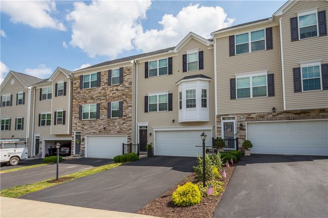 662 Freedom Dr, Collier Twp, PA 15106