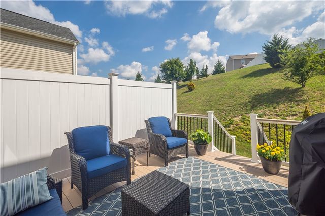 662 Freedom Dr, Collier Twp, PA 15106