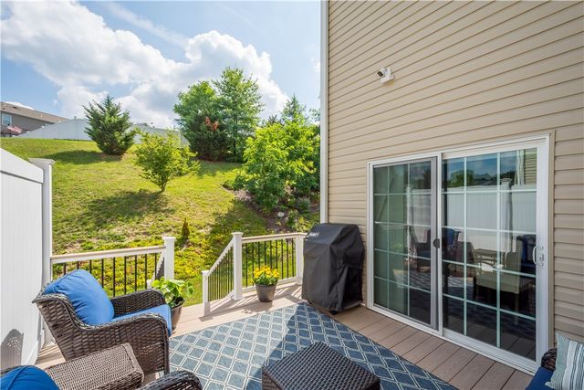 662 Freedom Dr, Collier Twp, PA 15106