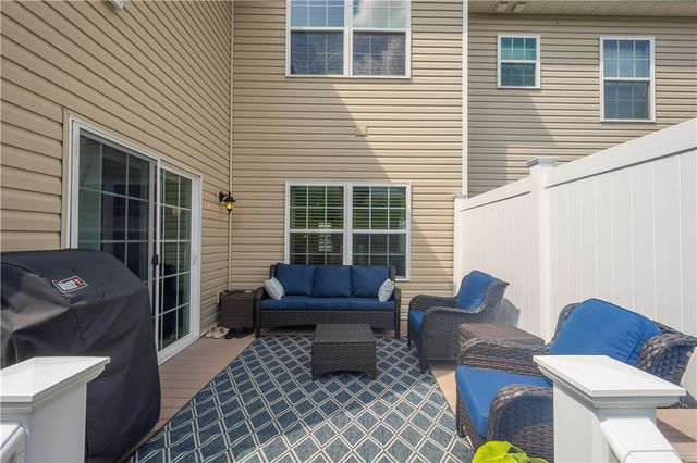 662 Freedom Dr, Collier Twp, PA 15106