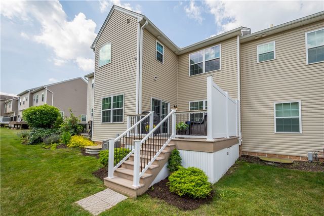 662 Freedom Dr, Collier Twp, PA 15106