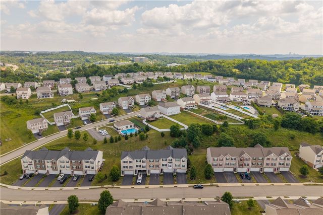 662 Freedom Dr, Collier Twp, PA 15106