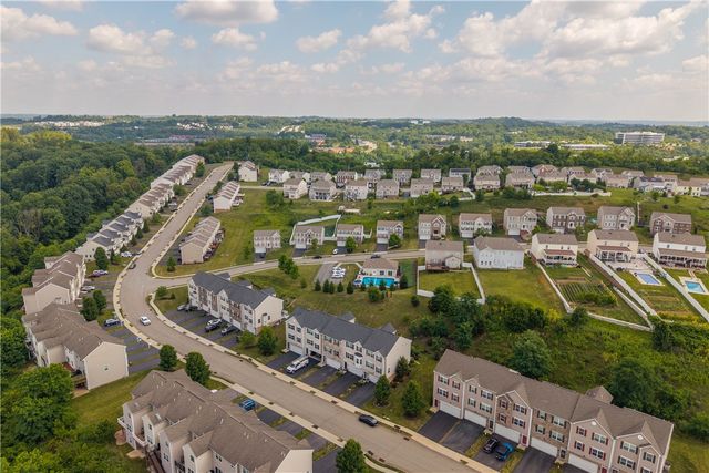662 Freedom Dr, Collier Twp, PA 15106