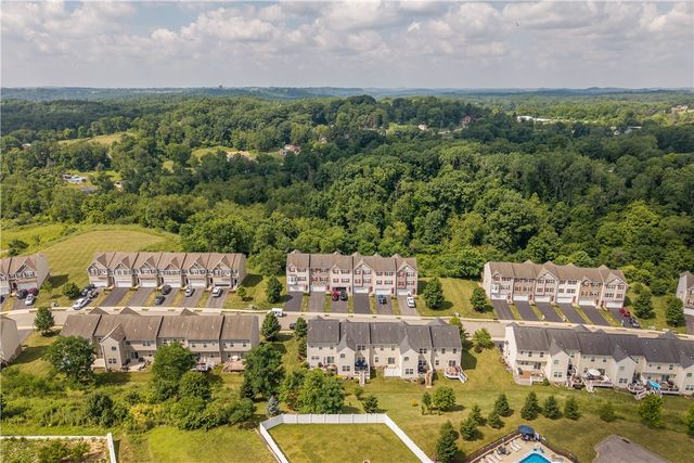 662 Freedom Dr, Collier Twp, PA 15106