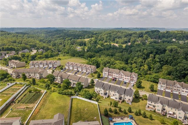 662 Freedom Dr, Collier Twp, PA 15106