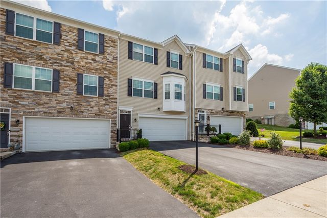662 Freedom Dr, Collier Twp, PA 15106