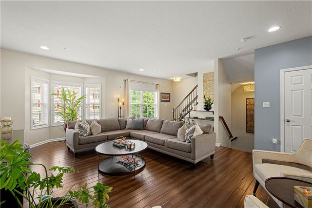 662 Freedom Dr, Collier Twp, PA 15106