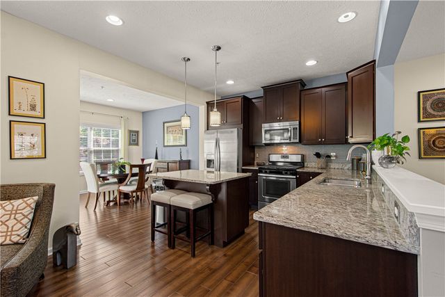 662 Freedom Dr, Collier Twp, PA 15106