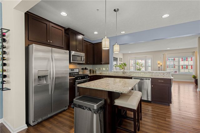 662 Freedom Dr, Collier Twp, PA 15106
