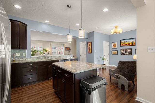 662 Freedom Dr, Collier Twp, PA 15106