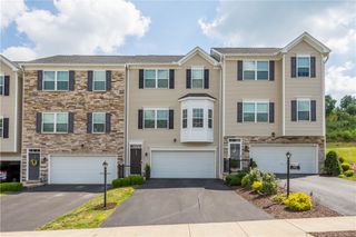 662 Freedom Dr, Collier Twp, PA 15106