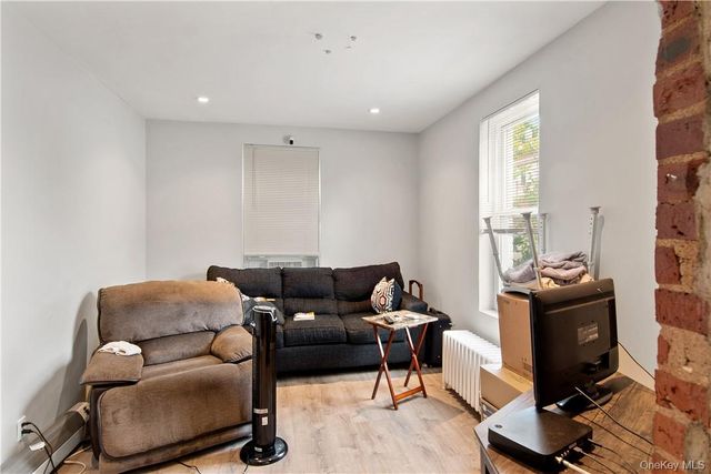 1225 Hollywood Avenue, Bronx, NY 10461