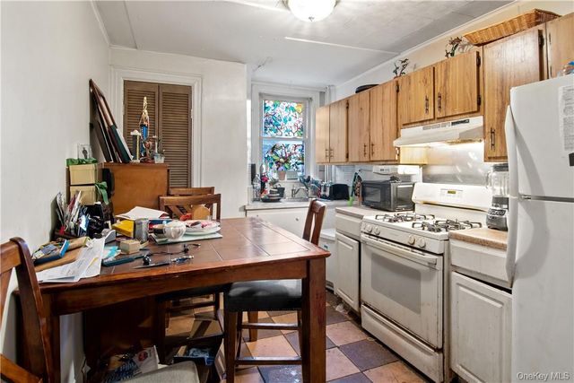 1225 Hollywood Avenue, Bronx, NY 10461