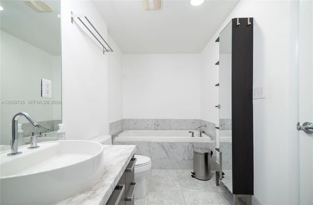 253 NE 2nd St 2107, Miami, FL 33132