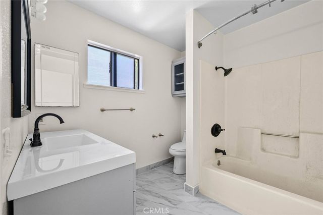 7049 Salisbury Road 2, West Hills, CA 91307