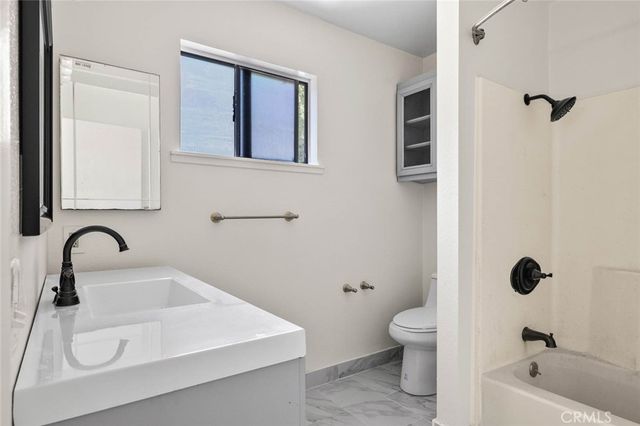 7049 Salisbury Road 2, West Hills, CA 91307