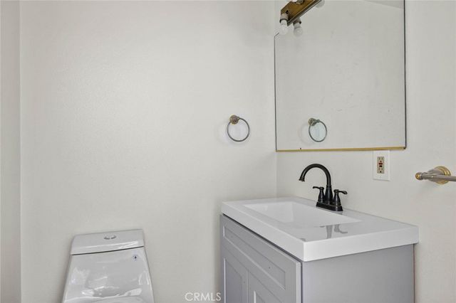 7049 Salisbury Road 2, West Hills, CA 91307