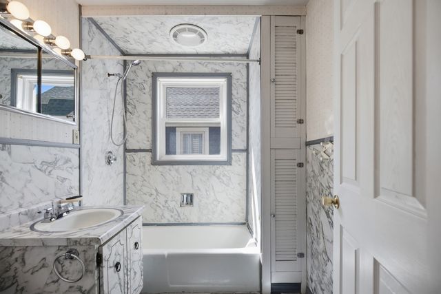 262 Essex St, Swampscott, MA 01907