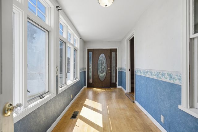 262 Essex St, Swampscott, MA 01907
