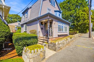 262 Essex St, Swampscott, MA 01907