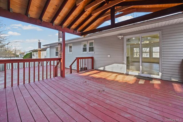 9 Harmony Lane, Glen Cove, NY 11542