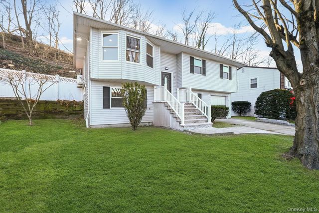 9 Harmony Lane, Glen Cove, NY 11542