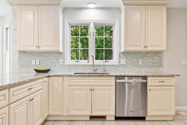 65 Whitney Ln, Boxborough, MA 01719