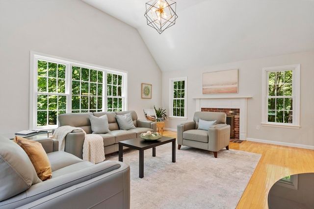65 Whitney Ln, Boxborough, MA 01719