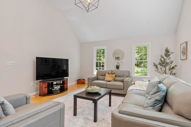65 Whitney Ln, Boxborough, MA 01719