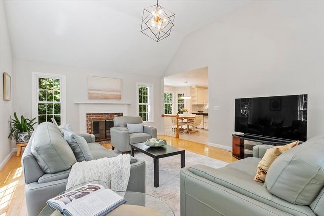 65 Whitney Ln, Boxborough, MA 01719