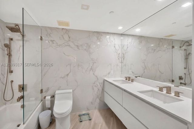 2475 Brickell Ave 2401, Miami, FL 33129