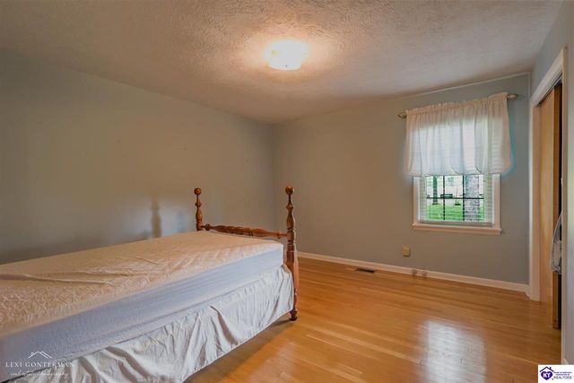 5828 Leitchfield Loop Road, Cecilia, KY 42724