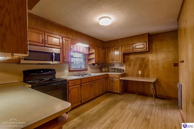 5828 Leitchfield Loop Road, Cecilia, KY 42724