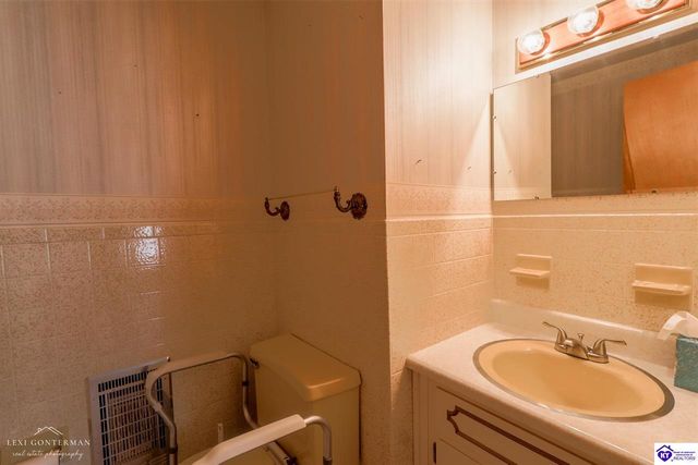 5828 Leitchfield Loop Road, Cecilia, KY 42724