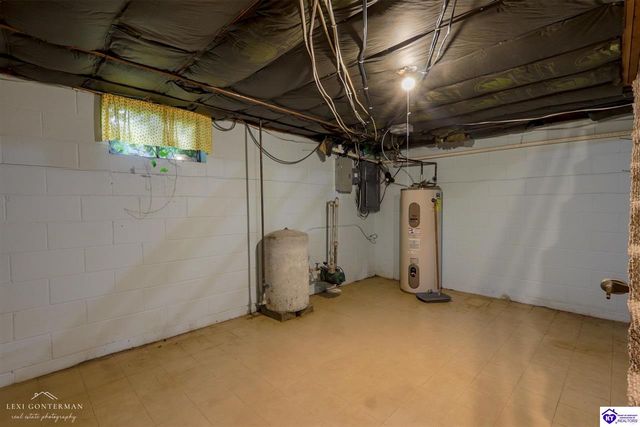 5828 Leitchfield Loop Road, Cecilia, KY 42724