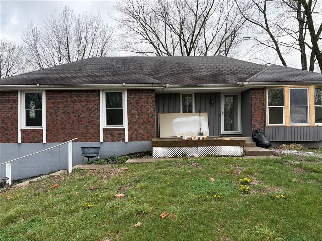 3316 S Gardner Road, Oak Grove, MO 64075