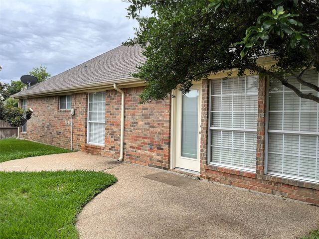 312 Moss Hill Road, Irving, TX 75063