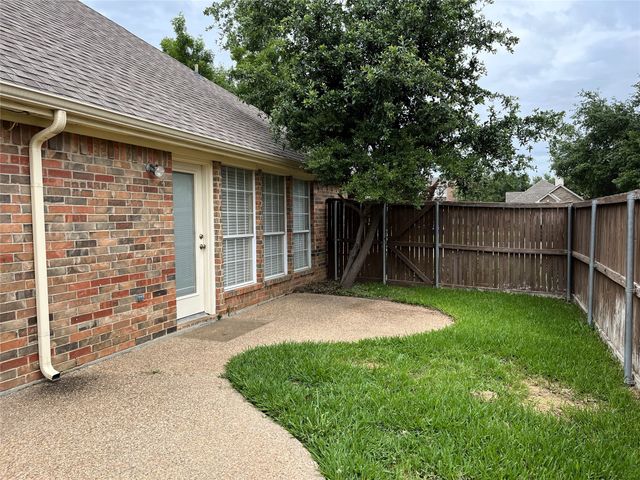 312 Moss Hill Road, Irving, TX 75063